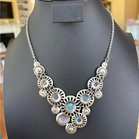 Rhinestone crystal statement bib necklace silver toned - Picture 10 of 12